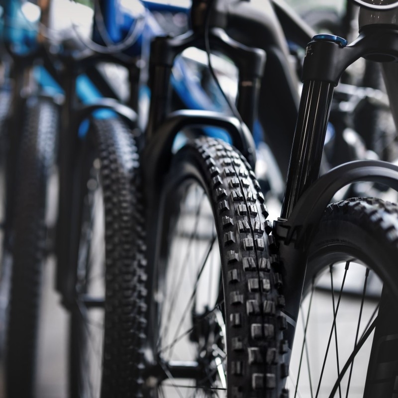 Logo für die europäische Fahrradmesse mit dem stilisierten Schriftzug "twrds" und "twr rw", das die neue, unabhängige Plattform für die Fahrradindustrie symbolisiert, an dem alle Akteure des Fahrrad-Ökosystems zusammenkommen.